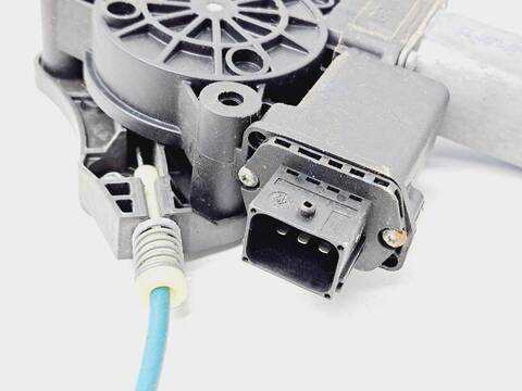 Foto 4ª: Elevalunas Eléctrico Delantero Izquierdo Opel Corsa 1.3 16V CDTI CAT Z 13 DTH - L4I) 90CV 66KW [Z13DTH] (2007)