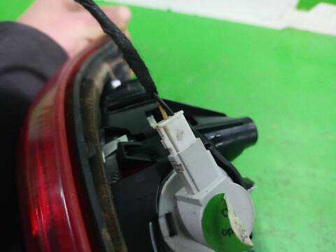 Foto 2ª: Piloto Portón Izquierdo Opel Corsa EXPRESSION 75CV (2014)