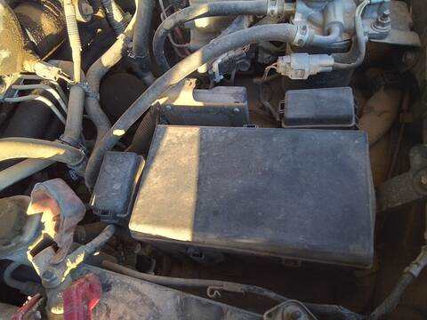 Foto 3ª: Caja Reles Fusibles Toyota Land Cruiser 3.0 D-4D GX 163CV 120KW [1KD-FTV] (2003)
