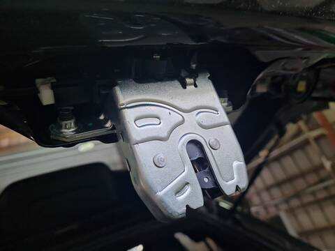 Cerradura Maletero Portón Mg 3 ZP2A - AB1PA 116CV 85KW