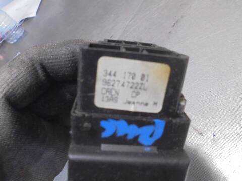 Foto 3ª: Mando Multifuncion Citroen Xantia 1.9 TD SEDUCTION BERLINA 90CV 66KW [DHX] (1999)
