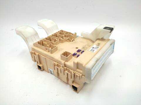 Caja Reles Fusibles Toyota Rav4 197CV