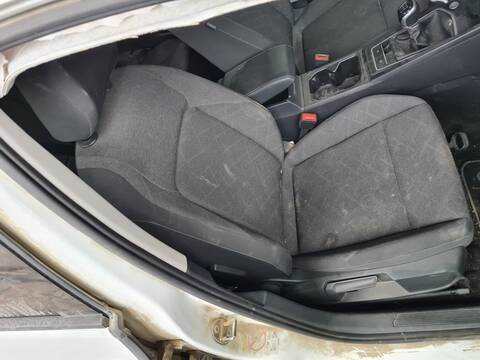 Foto 2ª: Asientos Traseros Volkswagen Golf LIFE 116CV 85KW [DTRD] (2023)