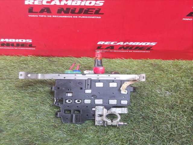 Foto 3ª: Caja Reles Fusibles Renault Master L2H2 HKA 3 5TDCI DIESEL CAT 150CV 110KW FURGON [M9T 716] (2021)