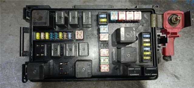 Foto 2ª: Caja Reles Fusibles Chrysler 300 2.7 [EES]