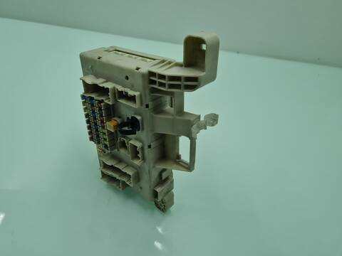 Foto 3ª: Caja Reles Fusibles Toyota Land Cruiser 3.0 TD 163CV 120KW [1KDFTV] (2003)