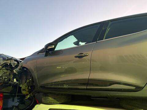 Foto 3ª: Puerta Delantera Izquierda Renault Clio H4B400 (2014)