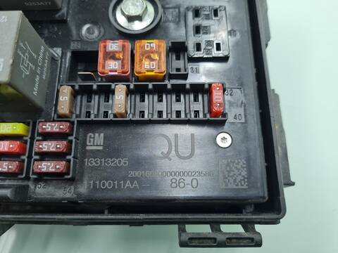 Foto 2ª: Caja Reles Fusibles Opel Astra COSMO 110CV 81KW [A17DTR] (2010)