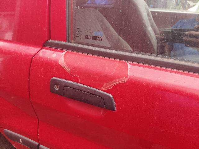 Foto 3ª: Puerta Delantera Derecha Mitsubishi Montero 1.8 GDI 4X4 [4G93] (2000)