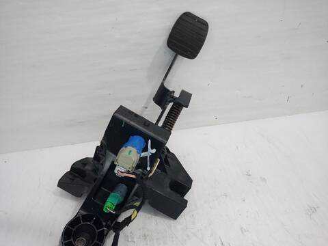 Foto 3ª: Pedal Embrague Renault Trafic L1H1 2 7T 95CV [R9M413] (2014)