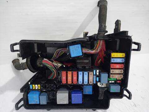 Foto 3ª: Caja Reles Fusibles Renault Trafic L1H1 2 7T 95CV [R9M413] (2014)