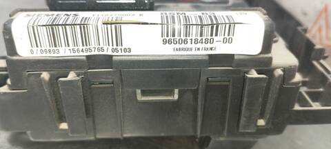 Foto 4ª: Caja Reles Fusibles Citroen C3 1.4 PREMIER 73CV 54KW [KFV] (2005)