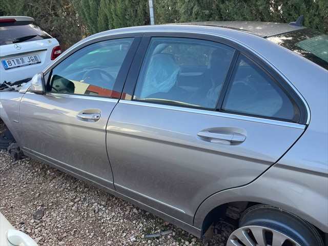 Foto 2ª: Puerta Trasera Izquierda Mercedes Clase C 220 2.0 CDI 170CV [646811] (2007)