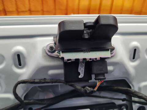 Cerradura Maletero Portón Audi A1 ADVANCE 95CV