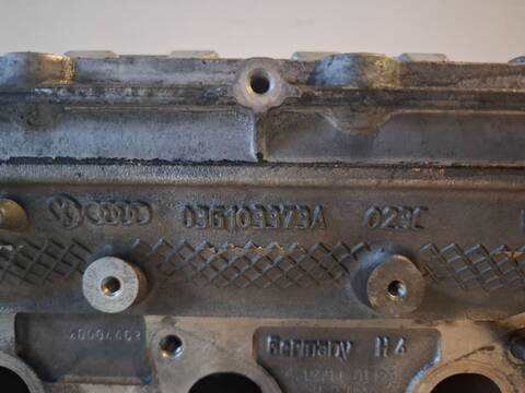 Foto 3ª: Culata Volkswagen Touran AZV (2003)