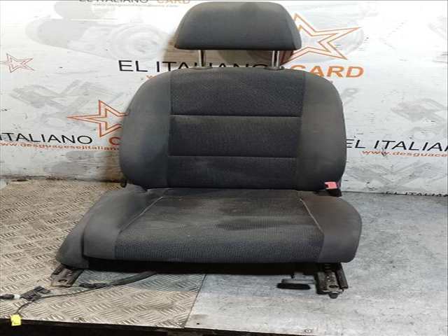 Foto 4ª: Asientos Traseros Volkswagen Touran ADVANCE BLUEMOTION 105CV 77KW [CAY] (2011)