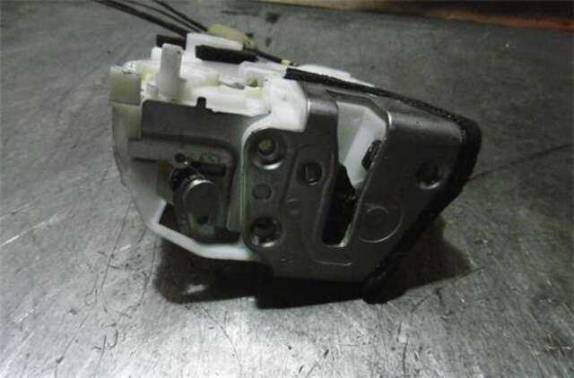 Foto 3ª: Cerradura Puerta Trasera Derecha Suzuki Swift 1.3 GL (3-PTAS.) [1.3 LTR. - 68 KW 16V CAT]