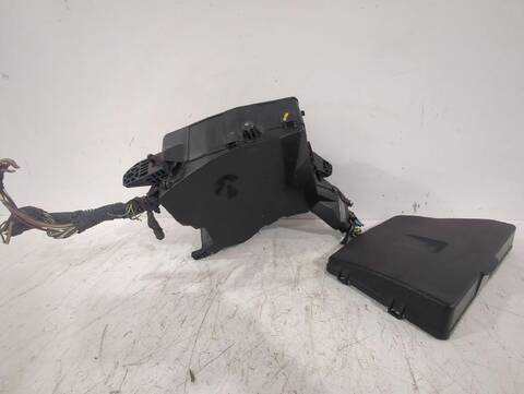 Foto 3ª: Caja Reles Fusibles Toyota Auris 1.33 DUAL-VVTI NRE150_) 101CV [1NR-FE] (2006)