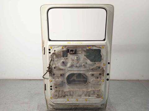 Foto 4ª: Puerta Trasera Derecha Nissan Cabstar CABSTAR 35.XX DOPPELKABINE CABINA DOBLE 131CV 96KW [YD25] (2008)