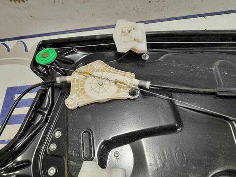 Foto 2ª: Elevalunas Eléctrico Delantero Derecho Land Rover Discovery 2.7 TD V6 CAT 190CV (2004)