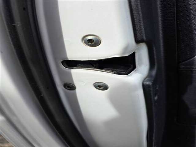 Cerradura Puerta Trasera Izquierda Kia Carens D4FD