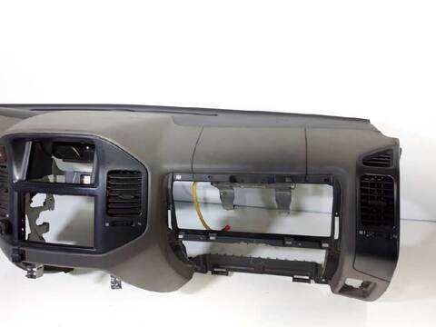 Foto 3ª: Salpicadero Mitsubishi Montero 3.2 DI-D GLS 5-PTAS.) 160CV 118KW [4M41] (2004)