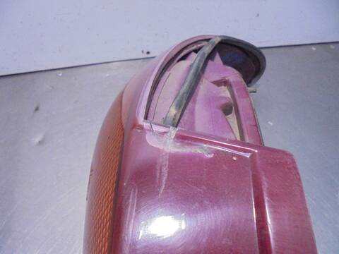 Foto 4ª: Piloto Trasero Izquierdo Ford Mondeo 1.8 TD BERLINA 88CV 65KW FAMILIAR [RFM] (1995)