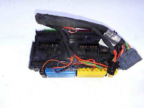 Foto 2ª: Caja Reles Fusibles Mercedes Clase V 200 2.1 CDI CAT 136CV 100KW (2014)