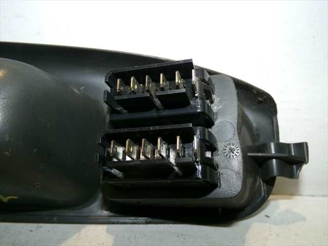 Foto 4ª: Botonera Elevalunas Renault Scenic 1.9 DTI RX4 1999-2003 [F9QA7] (2002)