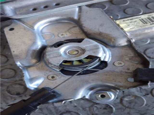 Foto 3ª: Elevalunas Eléctrico Delantero Derecho Renault Clio 1.5 PACK DYNAMIQUE [1.5 LTR. - 63 KW DCI DIESEL CAT] [k9k t7]