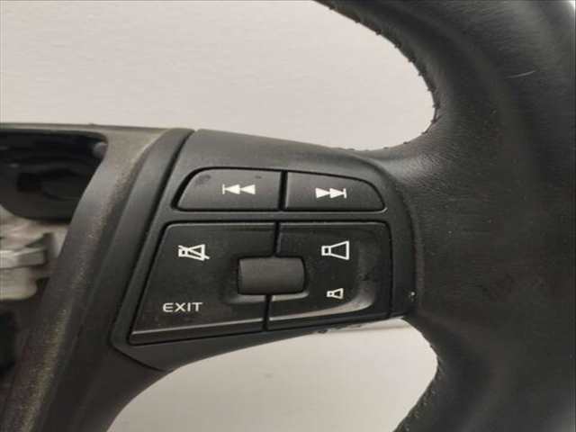 Foto 3ª: Volante Volvo V40 KINETIC 120CV 88KW [D4162T] (2014)