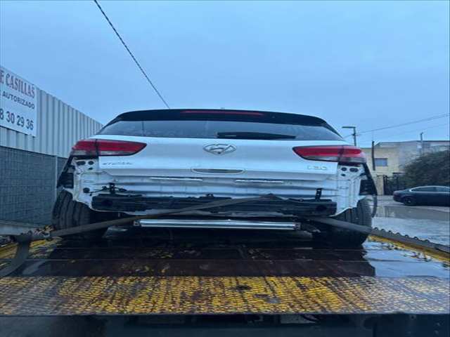 Foto 3ª: Piloto Portón Izquierdo Hyundai i30 G3LC (2017)