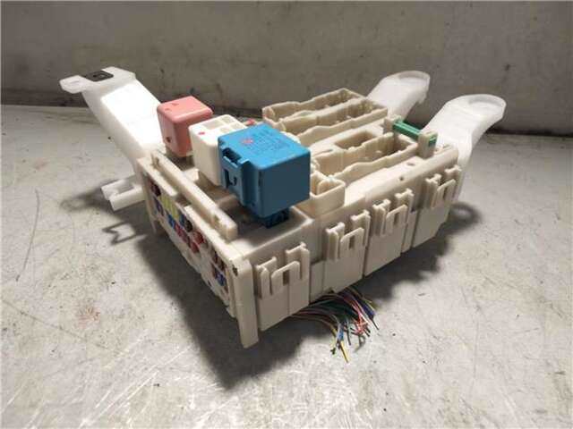 Foto 2ª: Caja Reles Fusibles Toyota Auris 1.6 LUNA [1.6 LTR. - 90 KW 16V CAT] [1ZR]