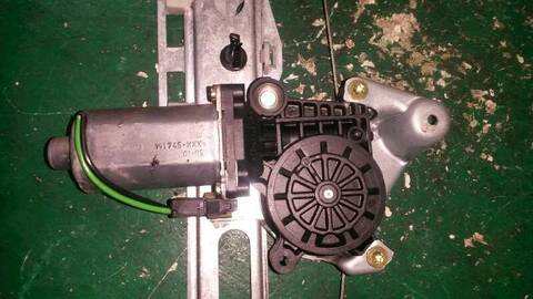 Foto 2ª: Elevalunas Eléctrico Delantero Izquierdo Mercedes Clase A 140 1.6 CAT 82CV 60KW [M166960] (2002)