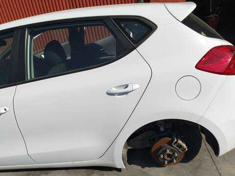 Puerta Trasera Izquierda Kia Ceed D4FC CD)
