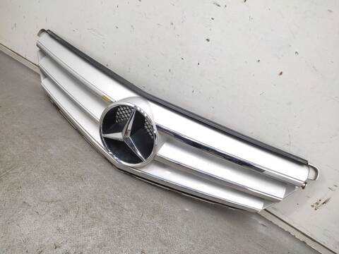 Rejilla Delantera Mercedes Clase C 160 C 220 CDI 204.008) 170CV 125KW