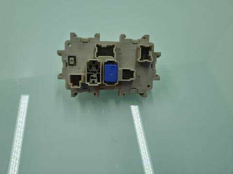Foto 3ª: Caja Reles Fusibles Nissan Navara 2.5 DCI DIESEL CAT 171CV 126KW [YD25] (1950)