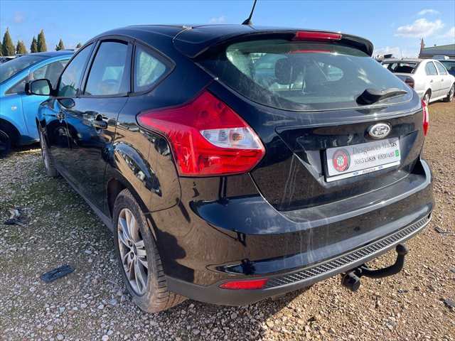 Foto 2ª: Paragolpes Trasero Ford Focus 1.6 TDCI 115cv [T1DB] (2011)