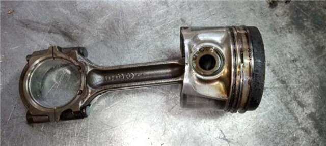 Foto 2ª: Despiece Motor Renault Maxity 2.5 FG 110.28/32/35 [2.5 LTR. - 81 KW DIESEL]