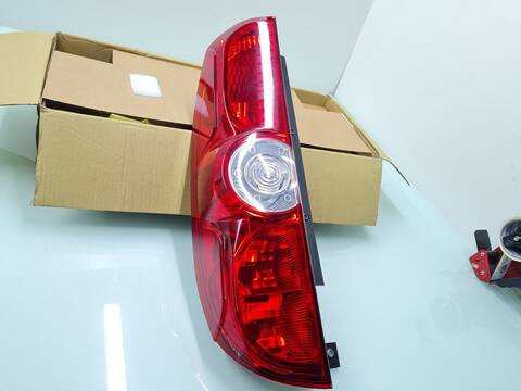 Foto 3ª: Piloto Trasero Izquierdo Fiat Doblo DYNAMIC 90CV 66KW [199A3000] (2010)