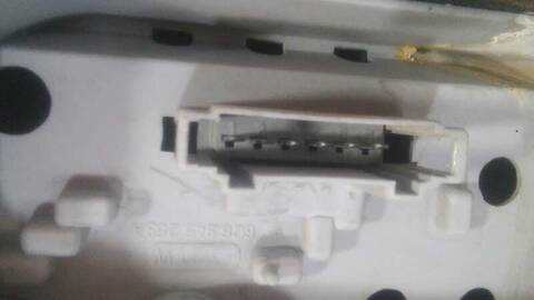 Foto 3ª: Piloto Trasero Derecho Volkswagen Polo 75CV 55KW (2001)