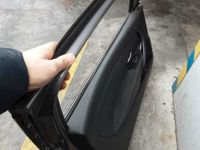 Foto 3ª: Puerta Delantera Izquierda Renault Megane 1.5 DCI110CV COUPE BERLINA III COUPE DZ) DESDE 11/2008 / BERLINA BZ D [K9K 636] (2012)