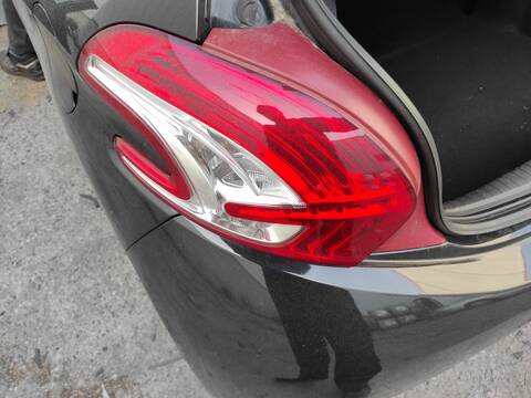 Piloto Trasero Izquierdo Peugeot 208 ZM01