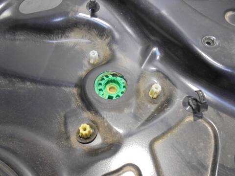 Foto 4ª: Elevalunas Manual Trasero Derecho Volkswagen Passat 2.0 16V FSI BERLINA 150CV 110KW [BLR] (2005)