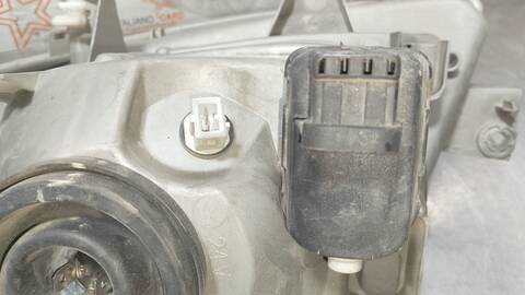 Foto 3ª: Faro Derecho Opel Vivaro FURGON 2.7T CORTO 101CV 74KW [F9Q U7] (2002)