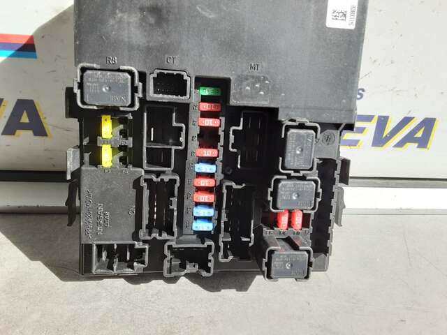 Foto 2ª: Caja Reles Fusibles Nissan NV200 1.5 DCI 85-88-90CV [K9K 400] (2011)
