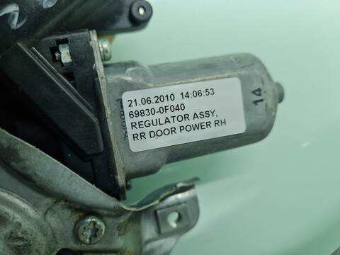 Foto 3ª: Elevalunas Manual Trasero Derecho Toyota Verso 2.0 D-4D CAT 126CV 93KW [1AD-FTV] (2010)