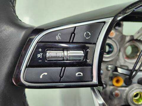 Foto 4ª: Volante Kia Xceed DRIVE 160CV 118KW [G4LK] (2022)