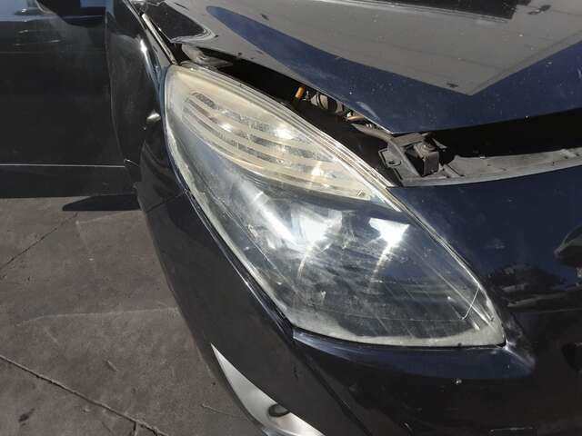 Foto 2ª: Faro Derecho Renault Scenic SCENIC III DYNAMIQUE 1598 CC 1.6 LTR) 130CV/96KW [R9M 402] (2011)