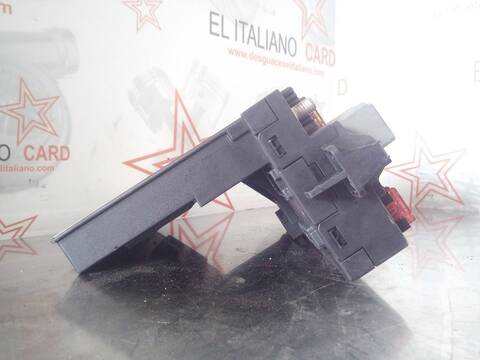 Foto 2ª: Caja Reles Fusibles Mercedes Clase E 180 E 320 4-MATIC 211.082) BERLINA 224CV 165KW [M112954] (2004)